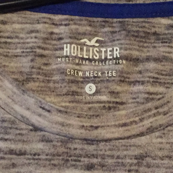 🔘Grey Hollister Tee 🔘 - Picture 2 of 2